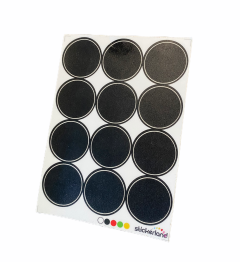 Sorte prikker til gulvet - Med speciel gulvlaminering